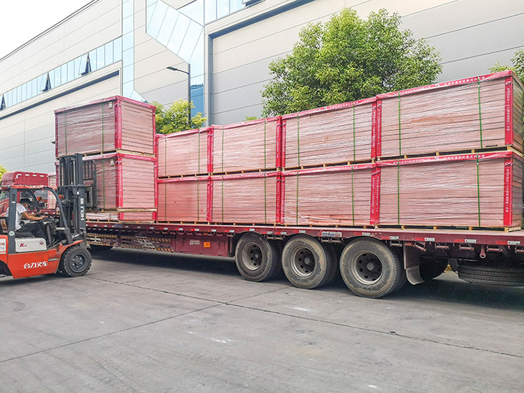 寶潤達真金板外墻保溫一體板裝車發(fā)往深圳